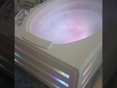 Banheira moderna retangular com cascata oval e banheira de mergulho dupla