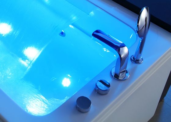 Banheira de massagem de luxo com degraus de cascata