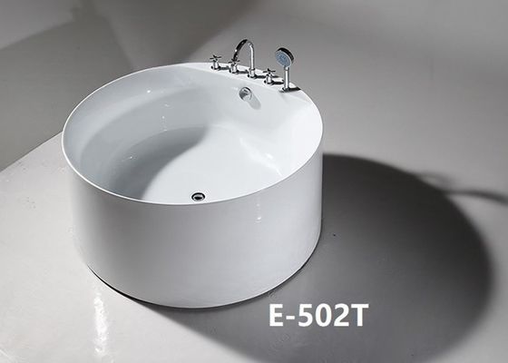 Banheira de banho de imersão de pé livre com barra de agarrar cabeça de chuveiro e encosto